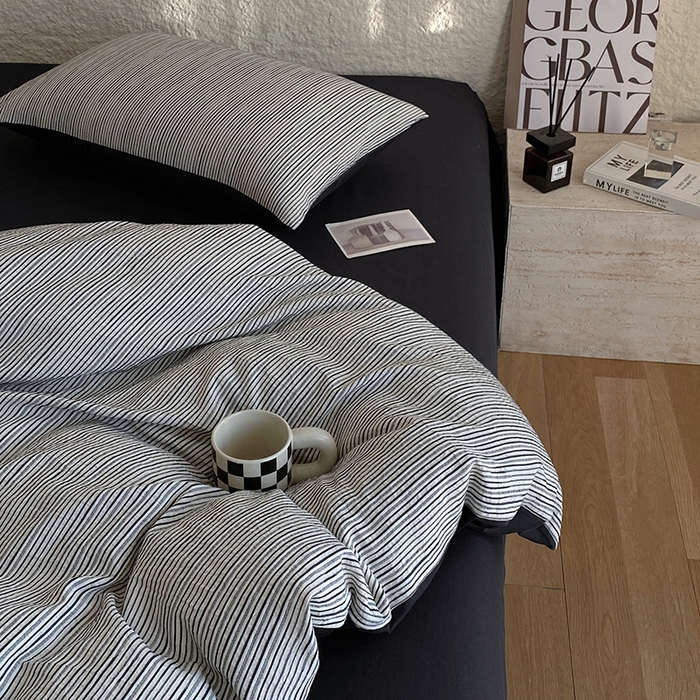 91家纺网 家纺一手货源 找家纺 琪格格纺织 2025新款纯棉华夫格极简宅寂风四件套 速写-提花黑条