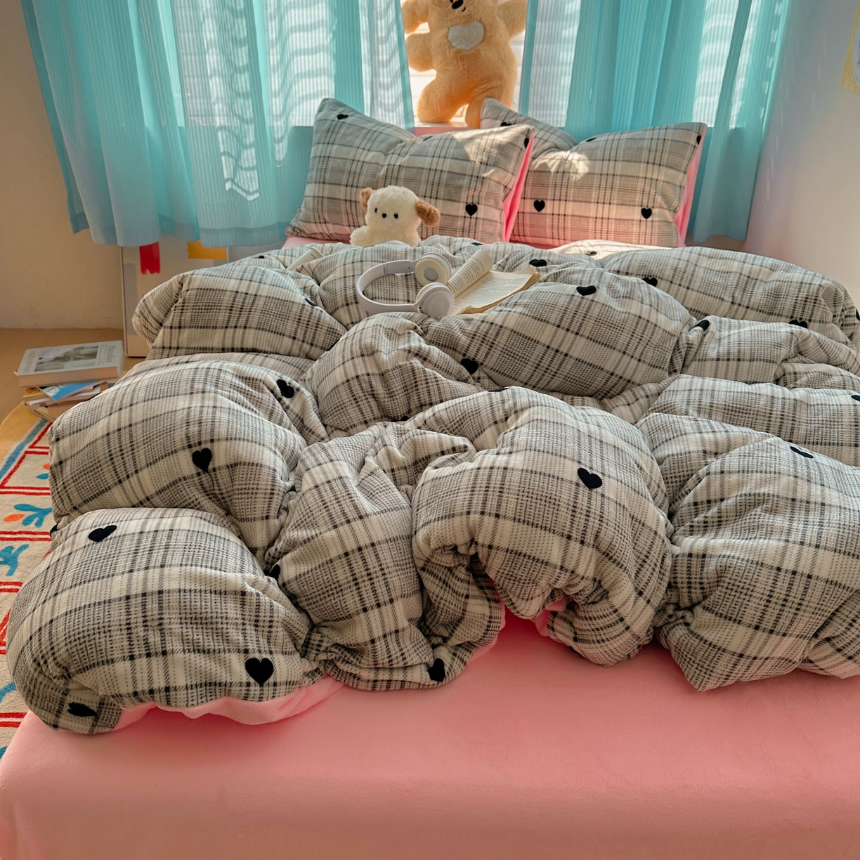 91家纺网 家纺一手货源 找家纺 小叮当家纺仓储工厂店 买家秀 爆款花型2025新款200克牛奶绒小清新卡通复古风四件套 罗马假日