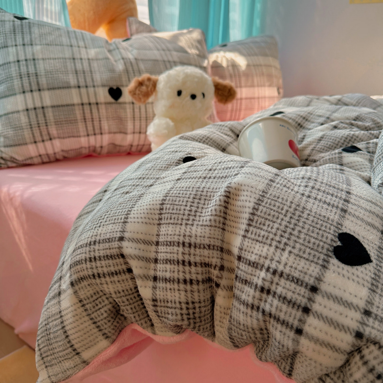 91家纺网 家纺一手货源 找家纺 小叮当家纺仓储工厂店 买家秀 爆款花型2025新款200克牛奶绒小清新卡通复古风四件套 罗马假日