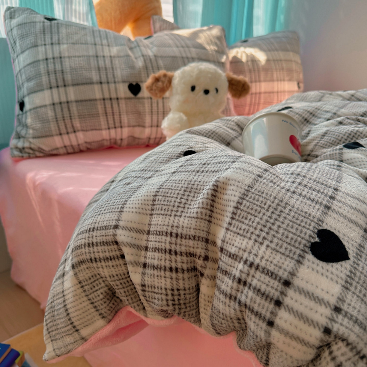 91家纺网 家纺一手货源 找家纺 小叮当家纺仓储工厂店 买家秀 爆款花型2025新款200克牛奶绒小清新卡通复古风四件套 罗马假日