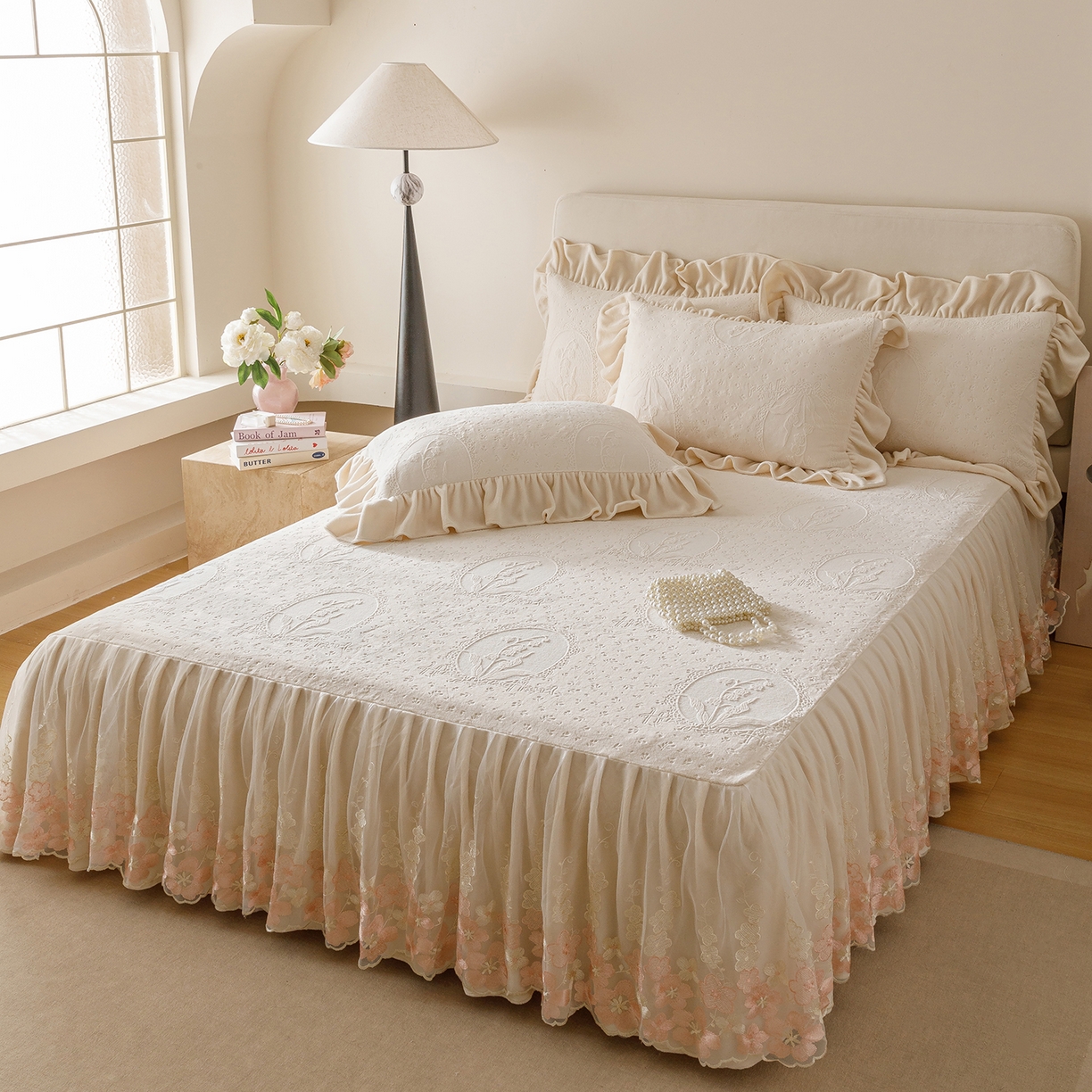 91家纺网 家纺一手货源 找家纺 （总）好儿喜家纺 2025新款雕花牛奶绒床裙款三件套-铃兰