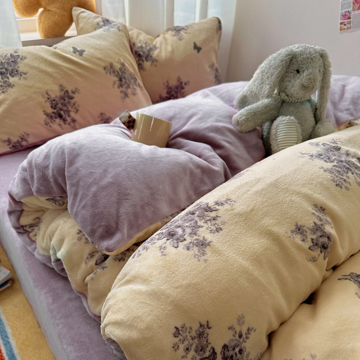 91家纺网 家纺一手货源 找家纺 小叮当家纺仓储工厂店 买家秀 爆款花型2025新款200克牛奶绒小清新卡通复古风四件套 墨染