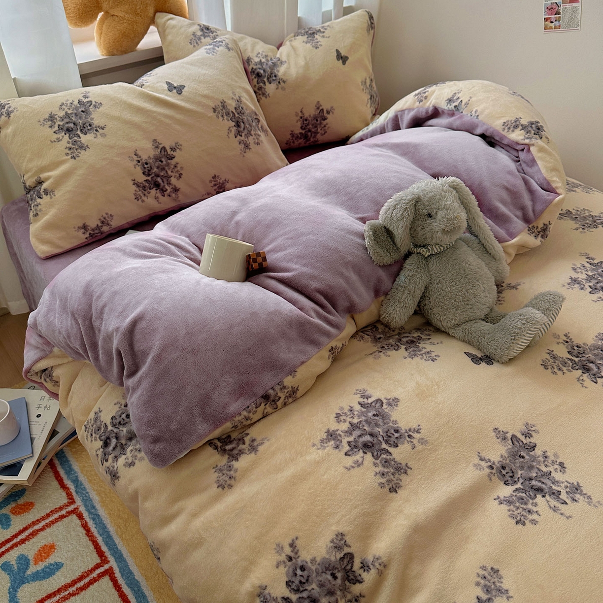 91家纺网 家纺一手货源 找家纺 小叮当家纺仓储工厂店 买家秀 爆款花型2025新款200克牛奶绒小清新卡通复古风四件套 墨染