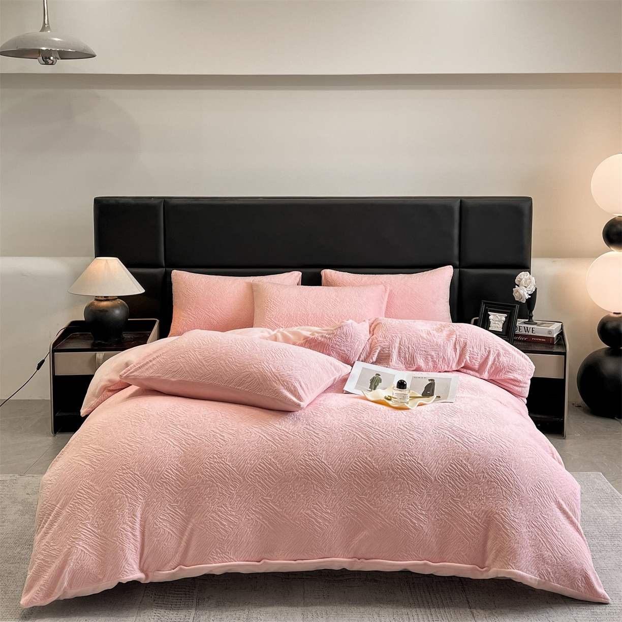 91家纺网 家纺一手货源 找家纺 星座家纺 2025新款牛奶绒雕花四件套 格调-粉