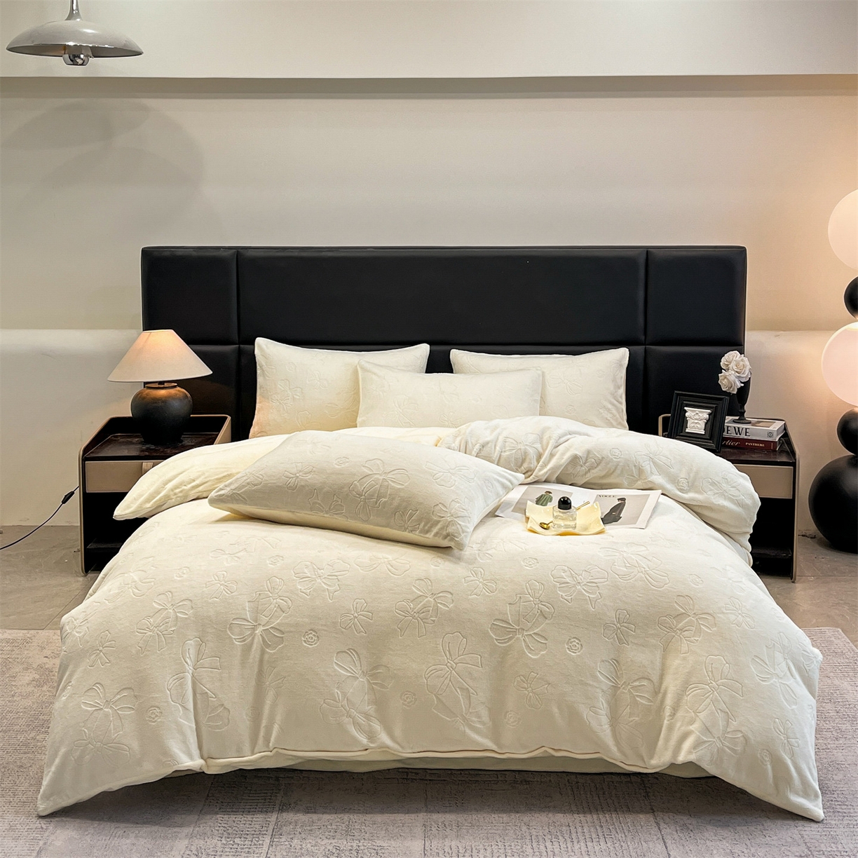 91家纺网 家纺一手货源 找家纺 星座家纺 2025新款牛奶绒雕花四件套 蝴蝶结-白