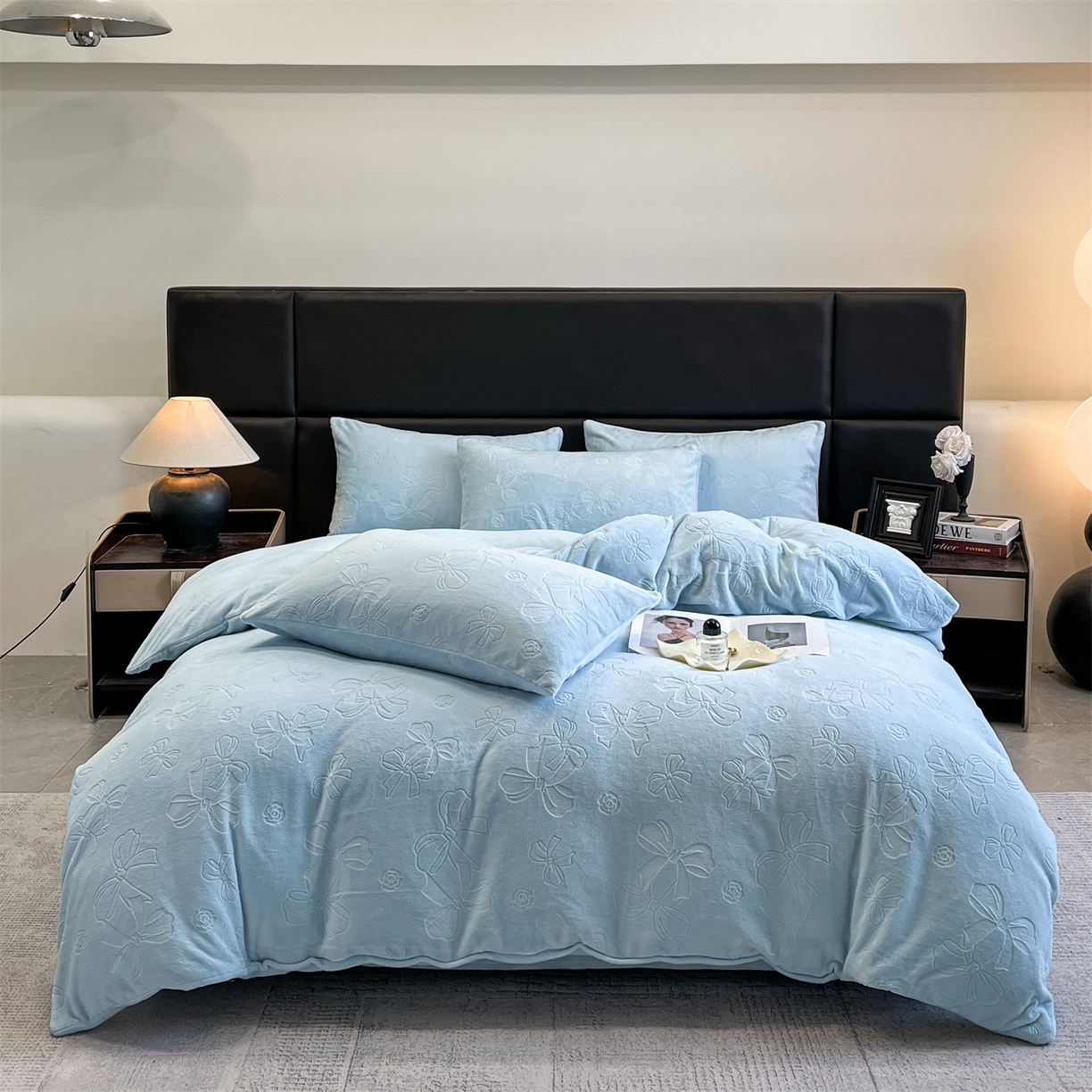 91家纺网 家纺一手货源 找家纺 星座家纺 2025新款牛奶绒雕花四件套 蝴蝶结-蓝