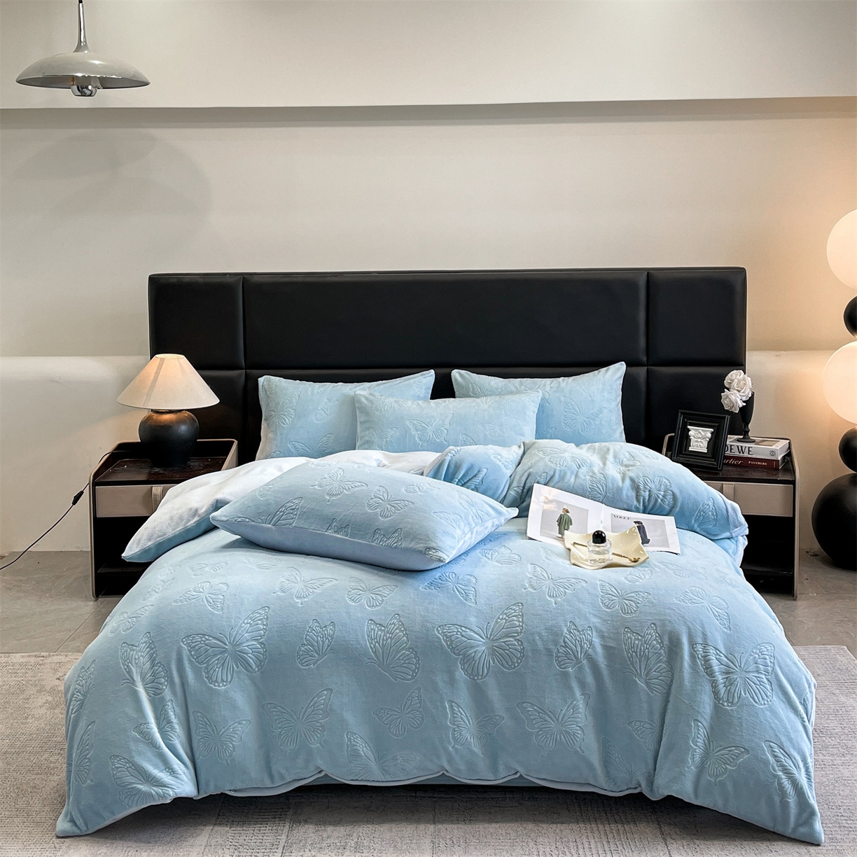 91家纺网 家纺一手货源 找家纺 星座家纺 2025新款牛奶绒雕花四件套 蝴蝶翩翩-蓝