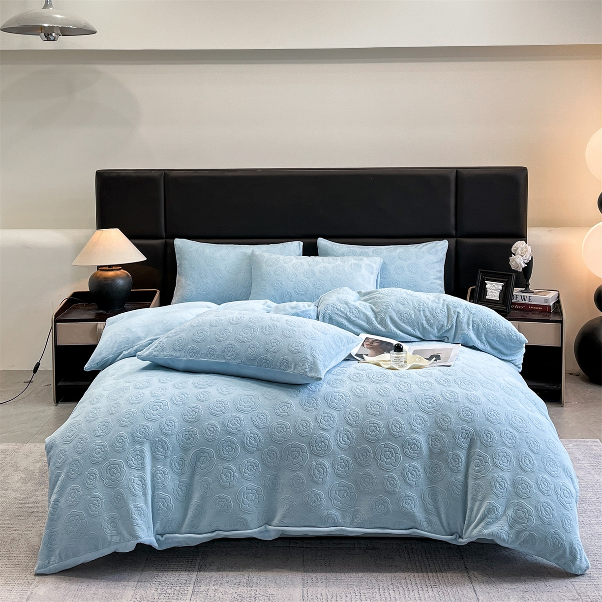 91家纺网 家纺一手货源 找家纺 星座家纺 2025新款牛奶绒雕花四件套 山茶花-蓝