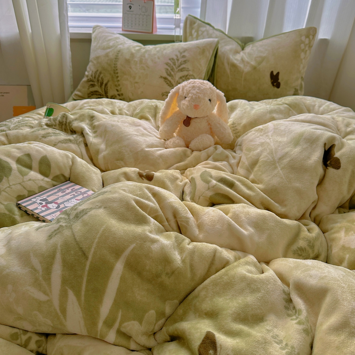 91家纺网 家纺一手货源 找家纺 小叮当家纺仓储工厂店 买家秀 爆款花型2025新款200克牛奶绒小清新卡通复古风四件套 沐晨-绿