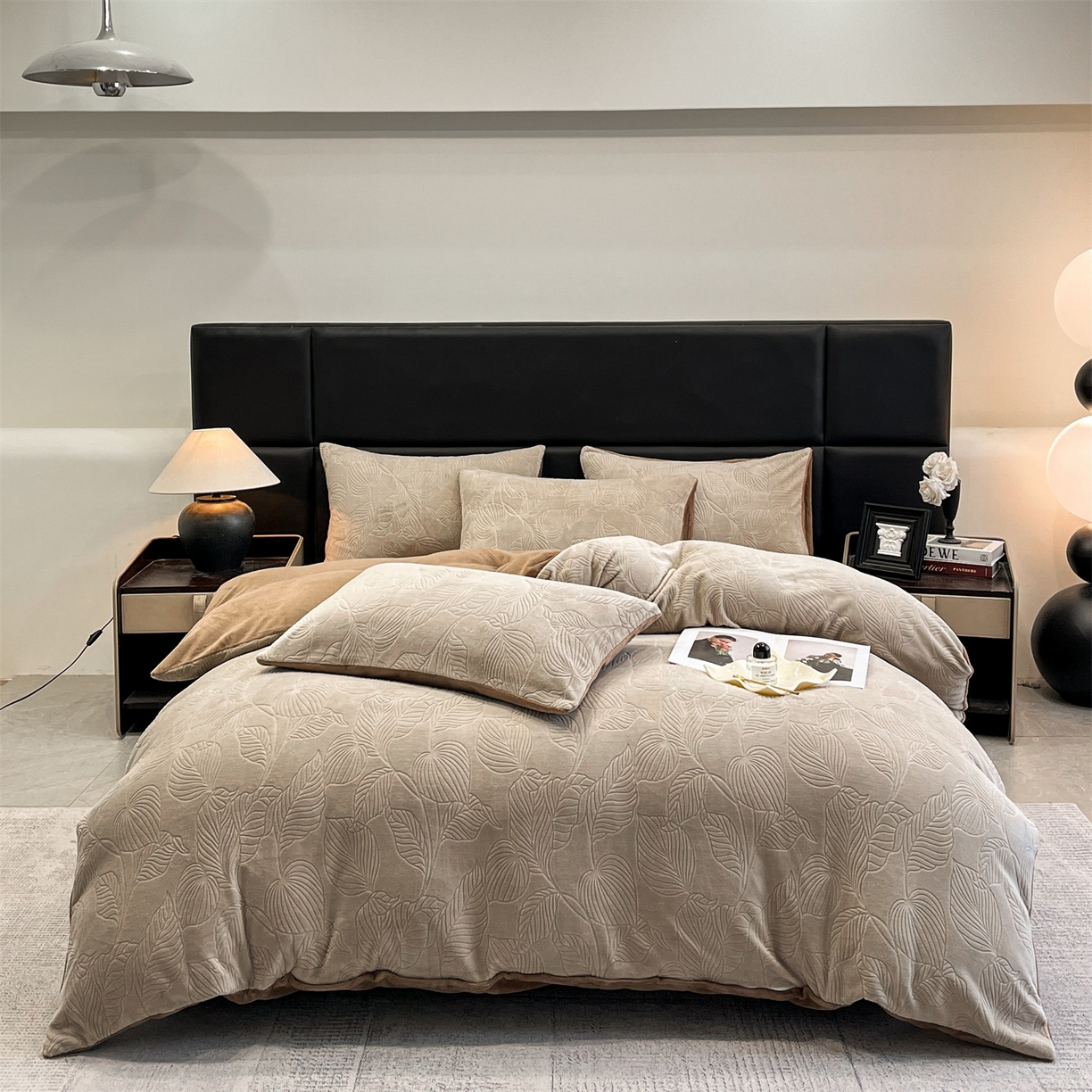 91家纺网 家纺一手货源 找家纺 星座家纺 2025新款牛奶绒雕花四件套 叶语-咖