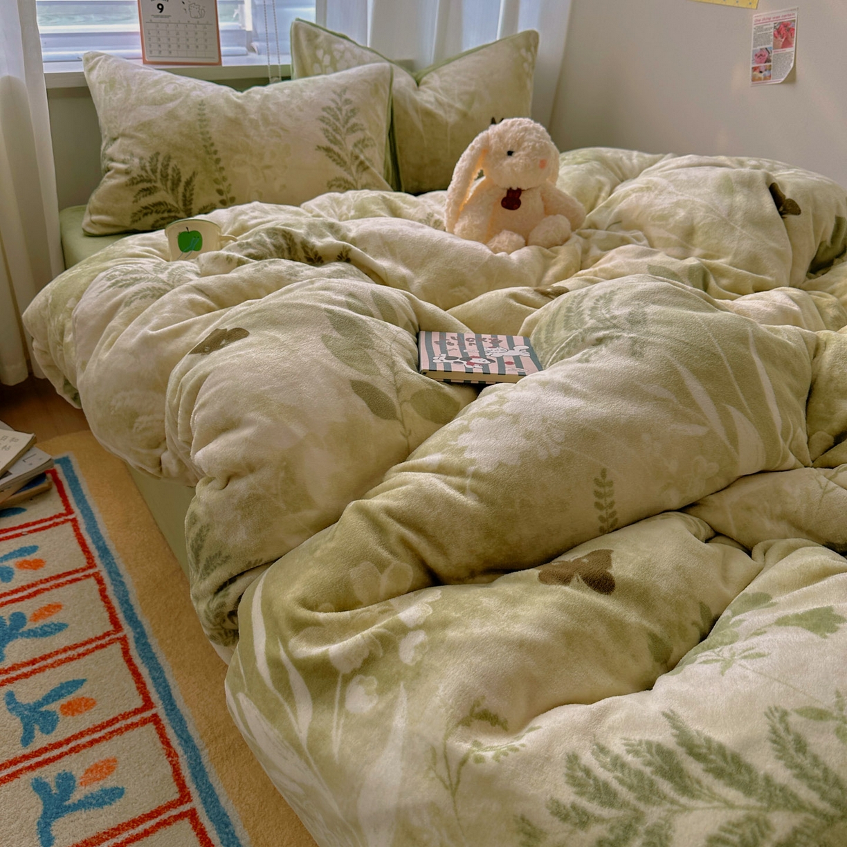 91家纺网 家纺一手货源 找家纺 小叮当家纺仓储工厂店 买家秀 爆款花型2025新款200克牛奶绒小清新卡通复古风四件套 沐晨-绿