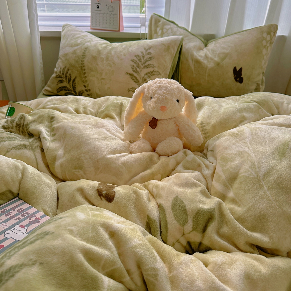 91家纺网 家纺一手货源 找家纺 小叮当家纺仓储工厂店 买家秀 爆款花型2025新款200克牛奶绒小清新卡通复古风四件套 沐晨-绿