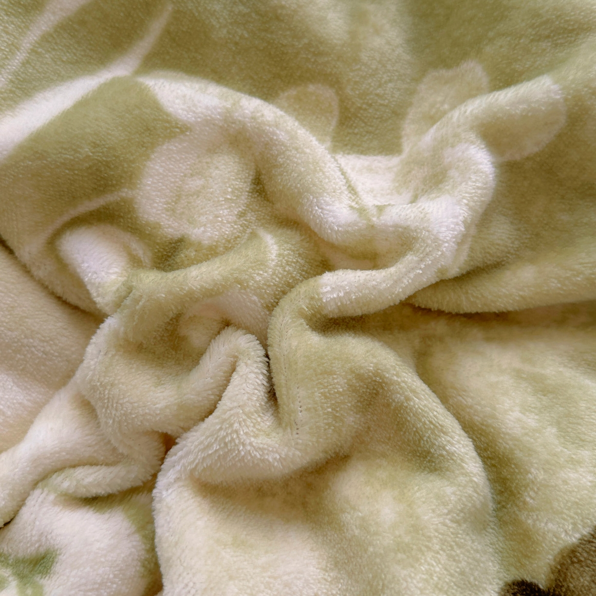 91家纺网 家纺一手货源 找家纺 小叮当家纺仓储工厂店 买家秀 爆款花型2025新款200克牛奶绒小清新卡通复古风四件套 沐晨-绿