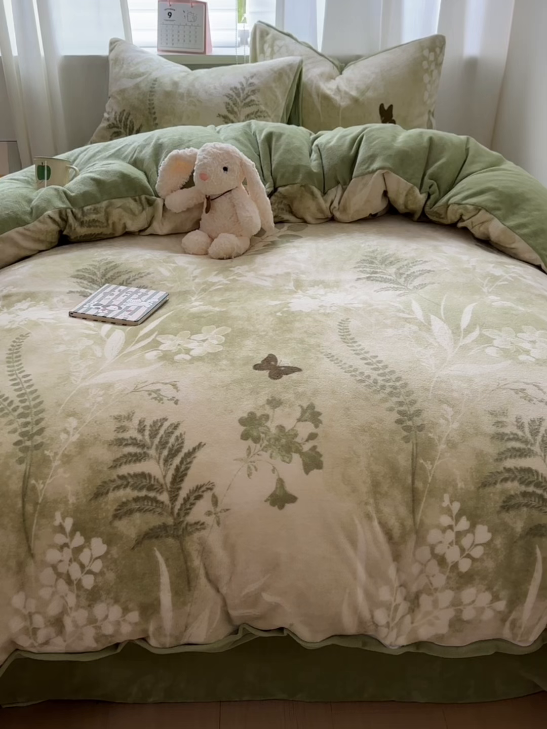 91家纺网 家纺一手货源 找家纺 小叮当家纺仓储工厂店 买家秀 爆款花型2025新款200克牛奶绒小清新卡通复古风四件套 沐晨-绿
