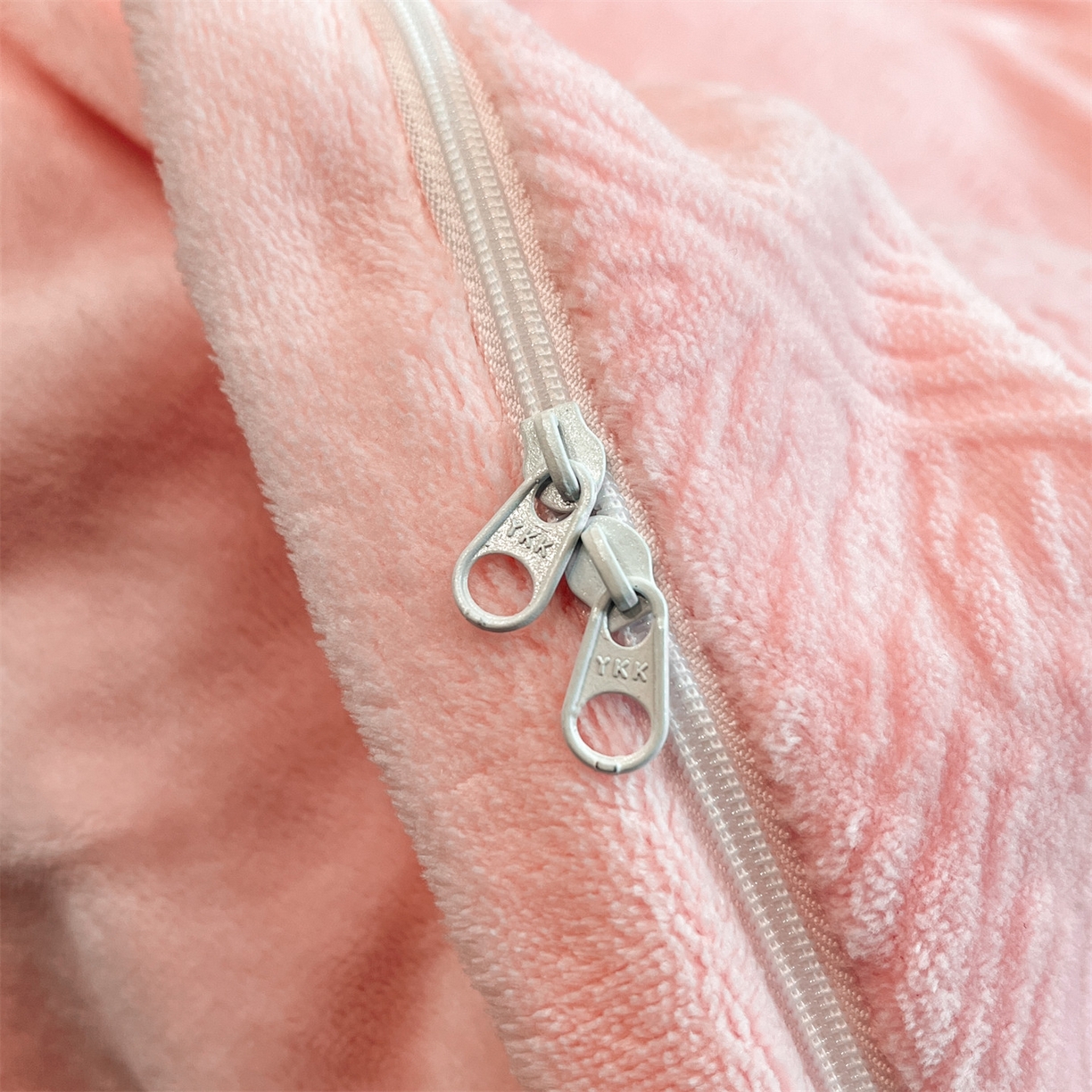 91家纺网 家纺一手货源 找家纺 星座家纺 2025新款牛奶绒雕花四件套 格调-粉