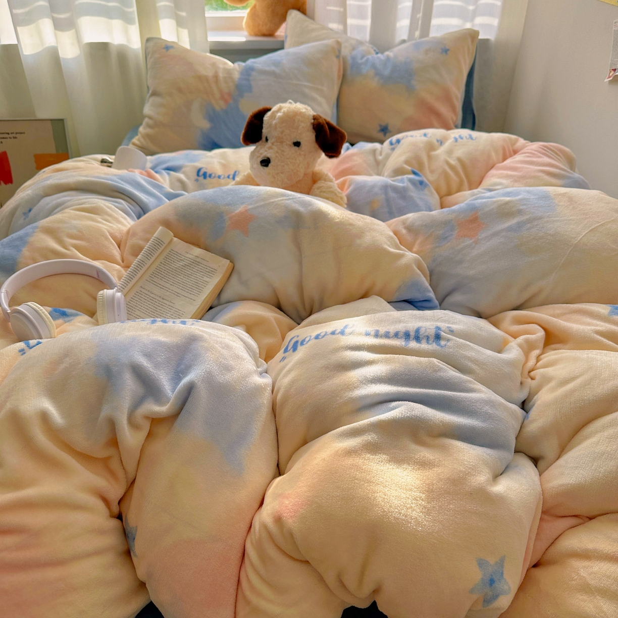 91家纺网 家纺一手货源 找家纺 小叮当家纺仓储工厂店 买家秀 爆款花型2025新款200克牛奶绒小清新卡通复古风四件套 南星