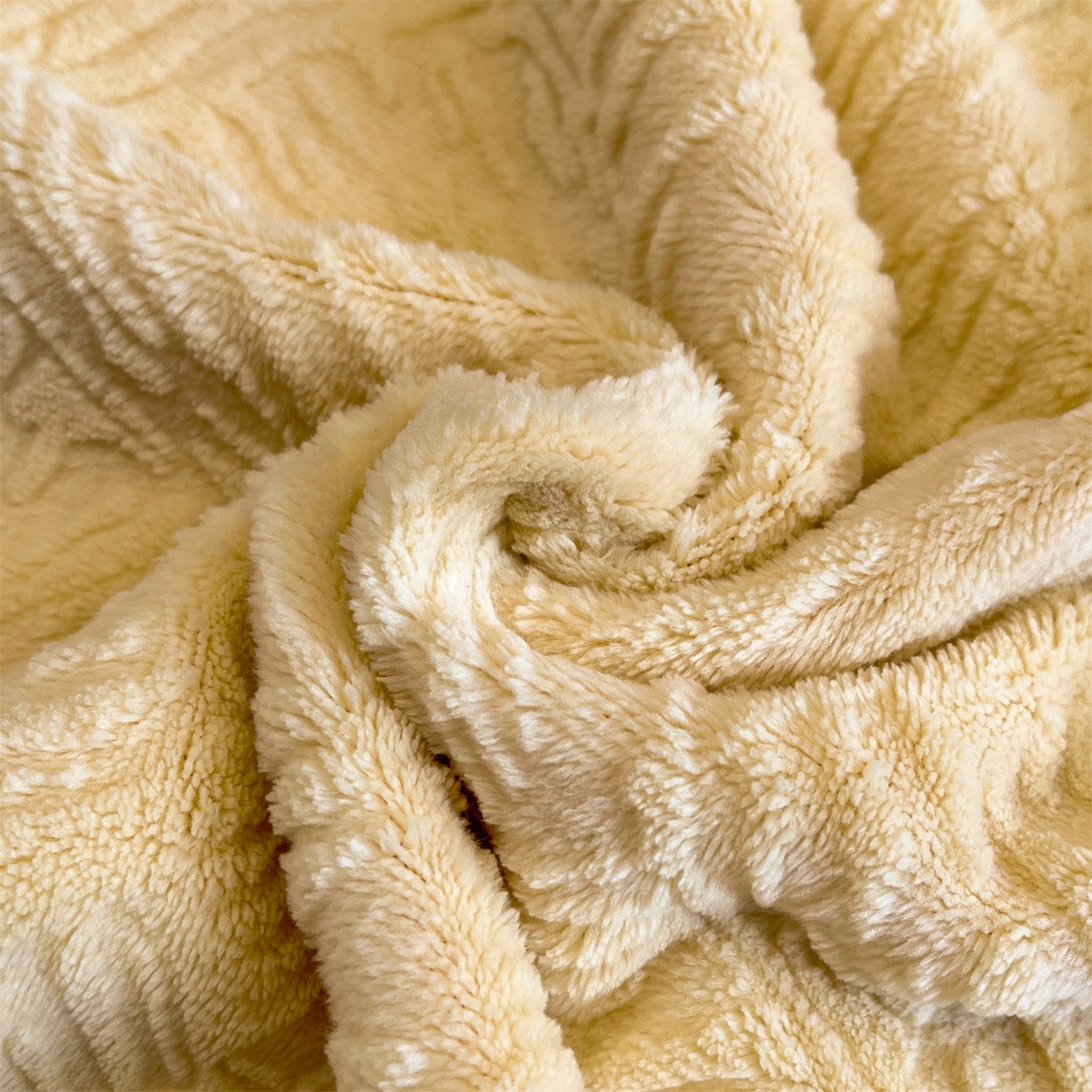 91家纺网 家纺一手货源 找家纺 星座家纺 2025新款牛奶绒雕花四件套 格调-黄