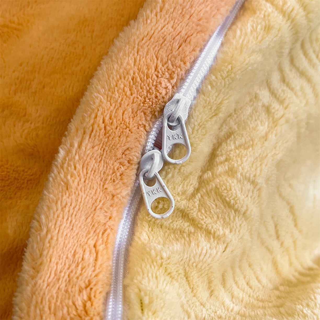 91家纺网 家纺一手货源 找家纺 星座家纺 2025新款牛奶绒雕花四件套 格调-黄