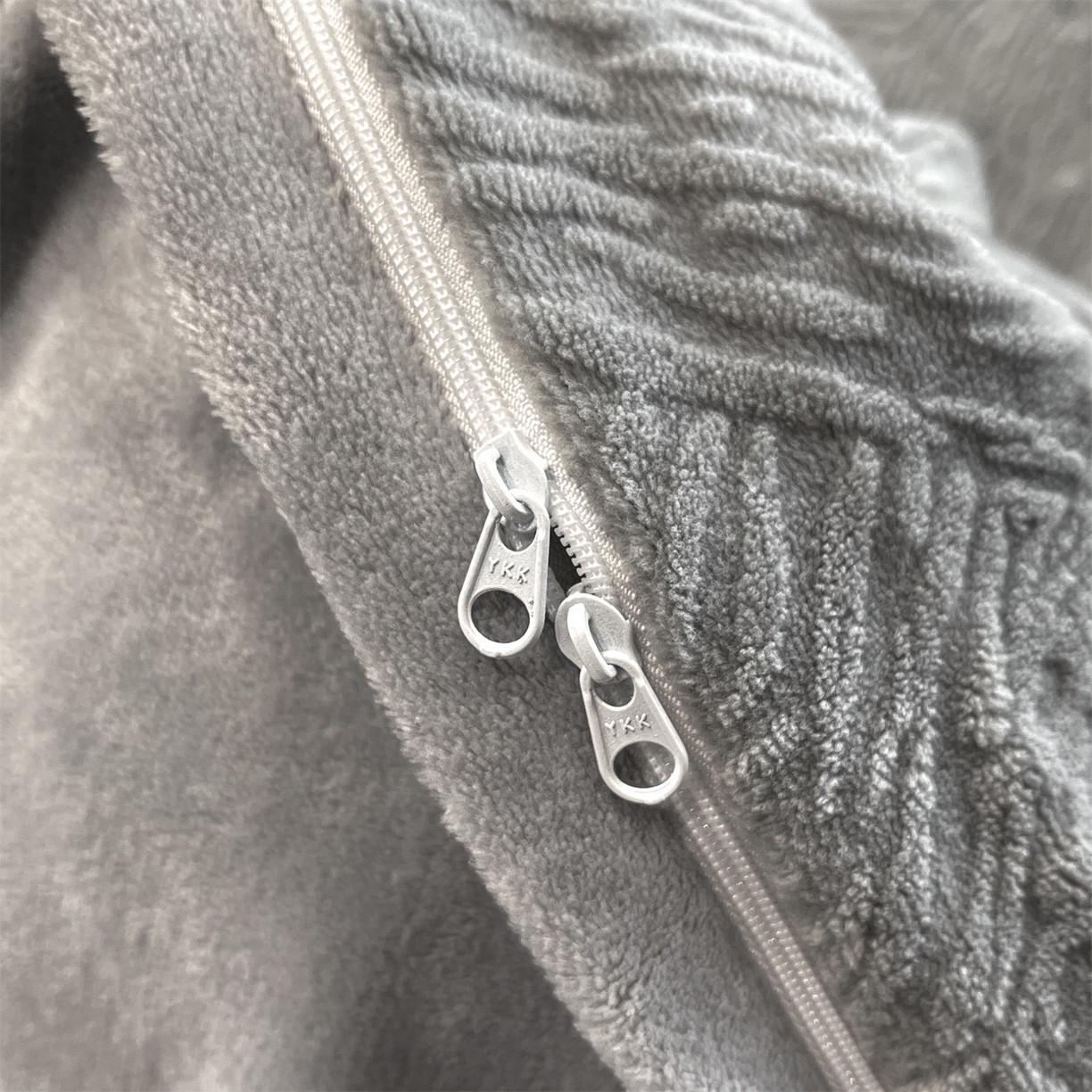 91家纺网 家纺一手货源 找家纺 星座家纺 2025新款牛奶绒雕花四件套 格调-灰