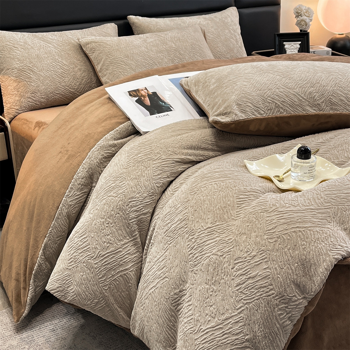 91家纺网 家纺一手货源 找家纺 星座家纺 2025新款牛奶绒雕花四件套 格调-咖