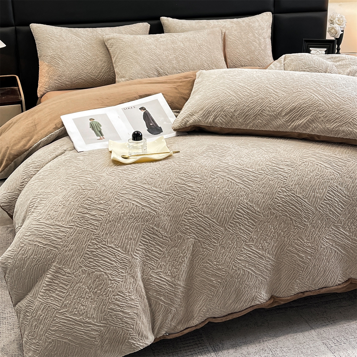 91家纺网 家纺一手货源 找家纺 星座家纺 2025新款牛奶绒雕花四件套 格调-咖