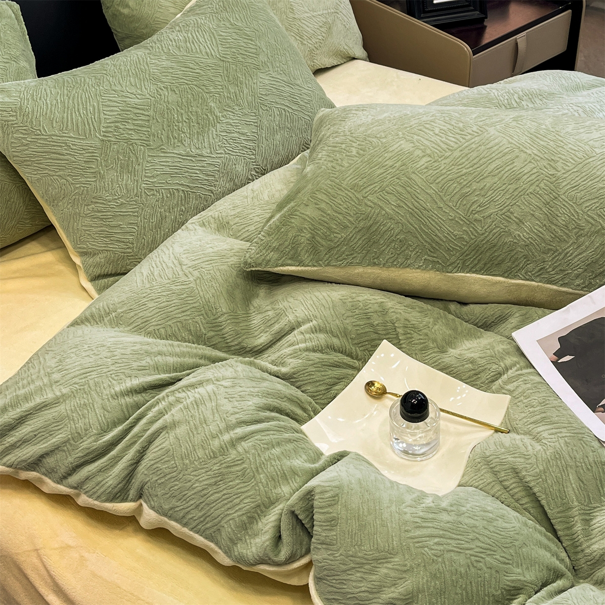 91家纺网 家纺一手货源 找家纺 星座家纺 2025新款牛奶绒雕花四件套 格调-绿