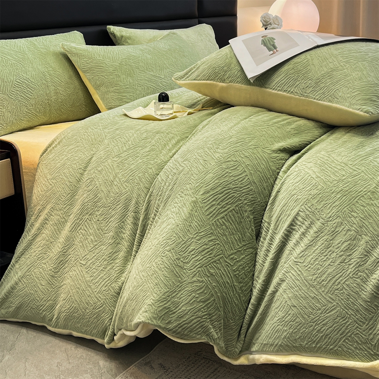 91家纺网 家纺一手货源 找家纺 星座家纺 2025新款牛奶绒雕花四件套 格调-绿