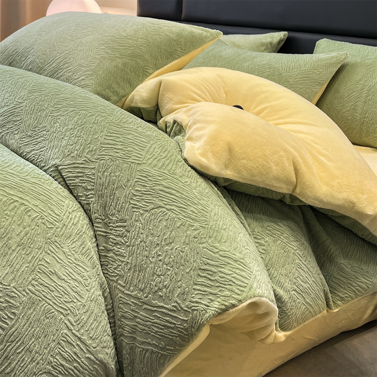 91家纺网 家纺一手货源 找家纺 星座家纺 2025新款牛奶绒雕花四件套 格调-绿