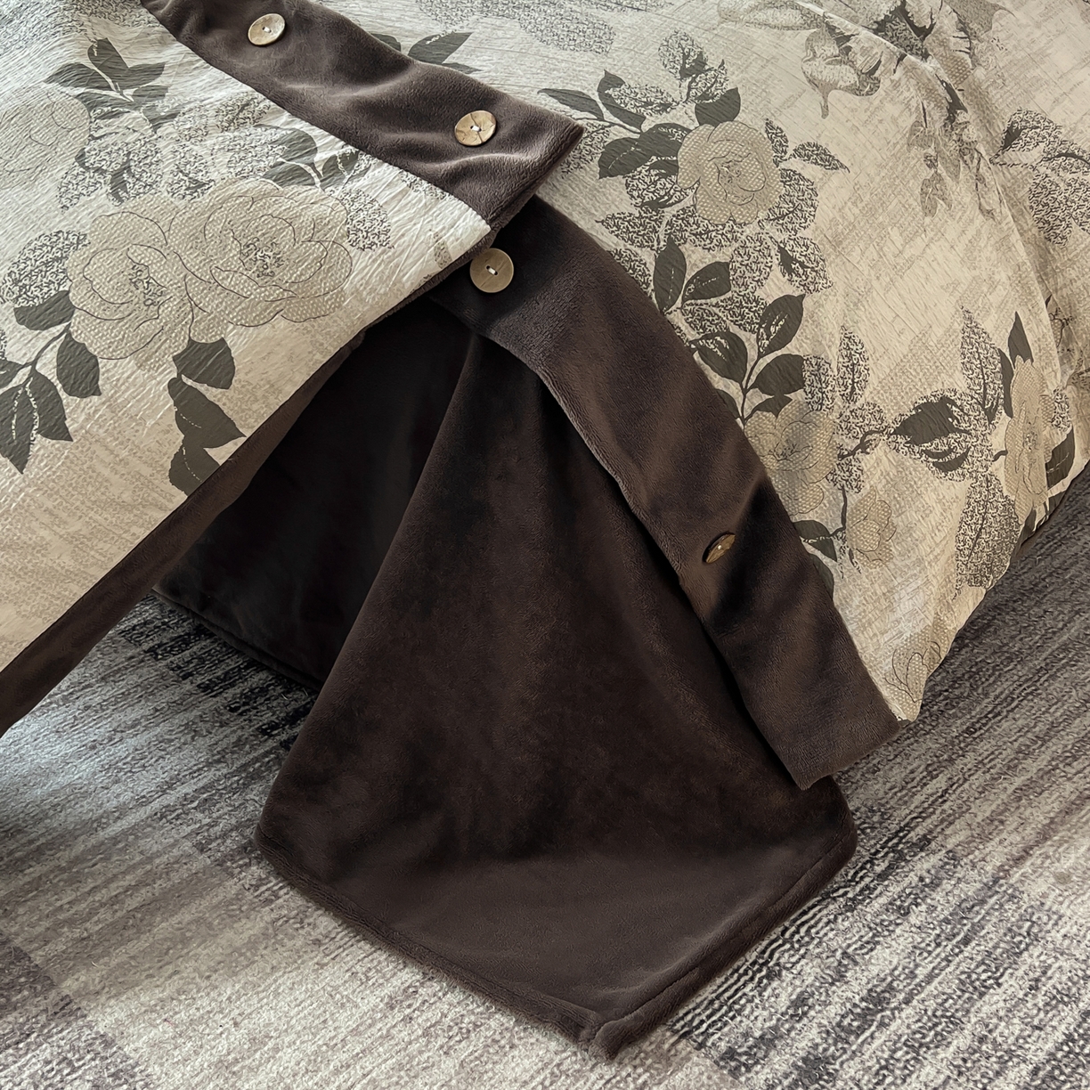 91家纺网 家纺一手货源 找家纺 吾秀家居 2025新款水洗原麻牛奶绒纽扣款四件套 晓梦