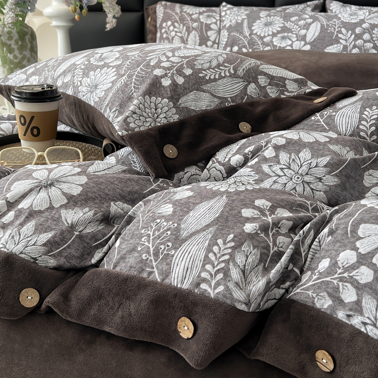 91家纺网 家纺一手货源 找家纺 吾秀家居 2025新款水洗原麻牛奶绒纽扣款四件套 芳菲