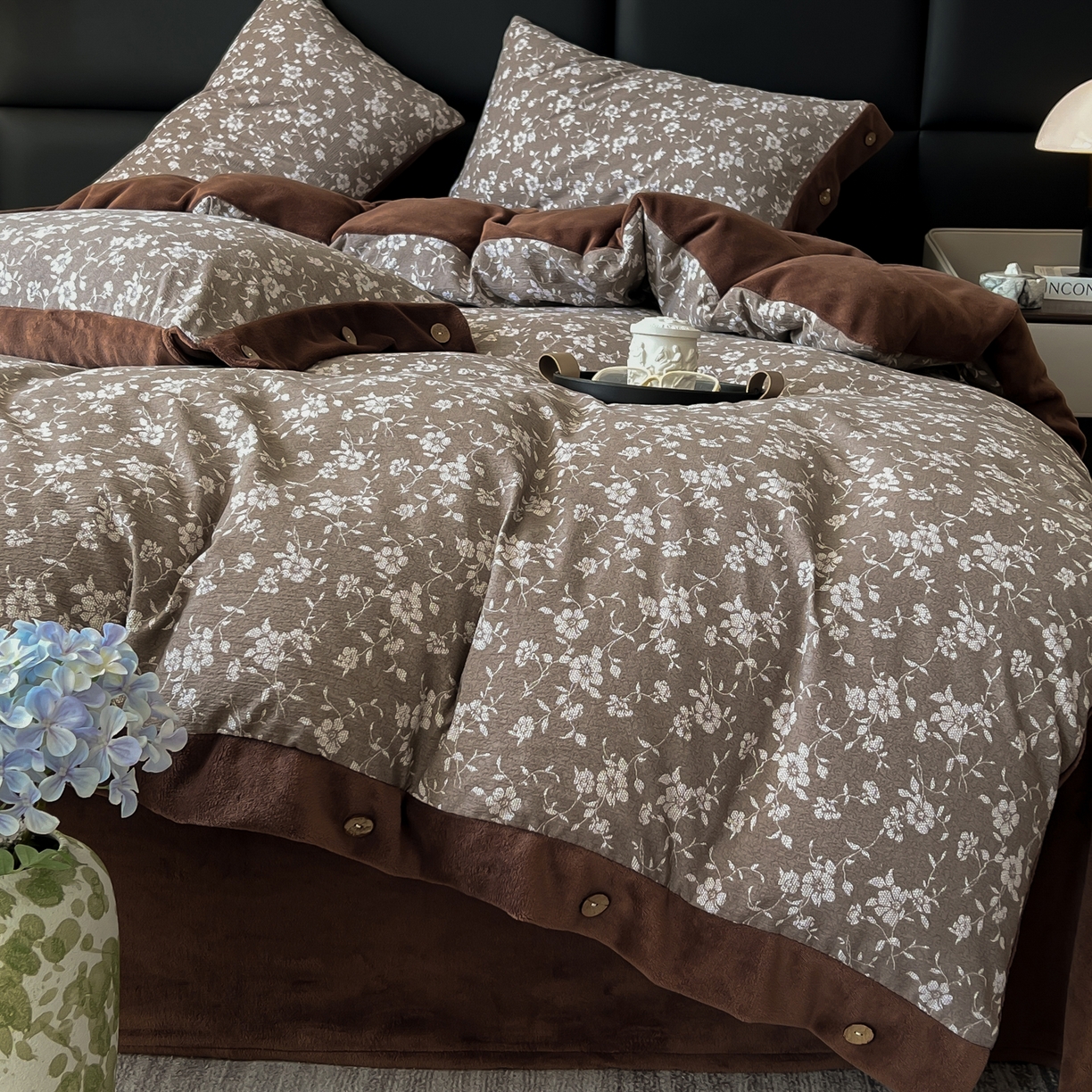 吾秀家居 2025新款水洗原麻牛奶绒纽扣款四件套 花梦