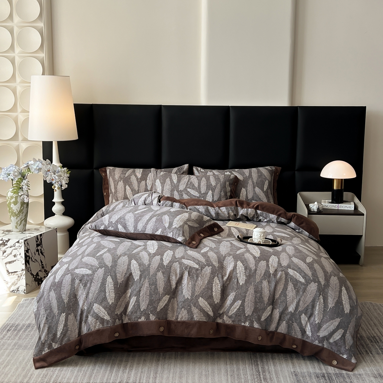 91家纺网 家纺一手货源 找家纺 吾秀家居 2025新款水洗原麻牛奶绒纽扣款四件套 羽叶