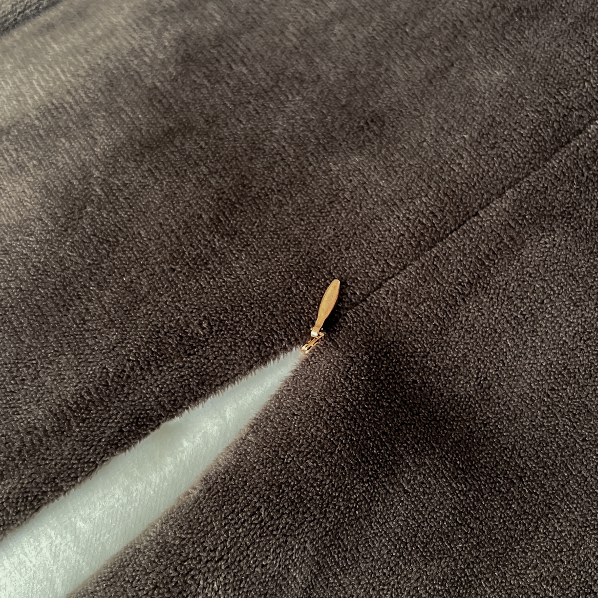 91家纺网 家纺一手货源 找家纺 吾秀家居 2025新款水洗原麻牛奶绒纽扣款四件套 芳菲