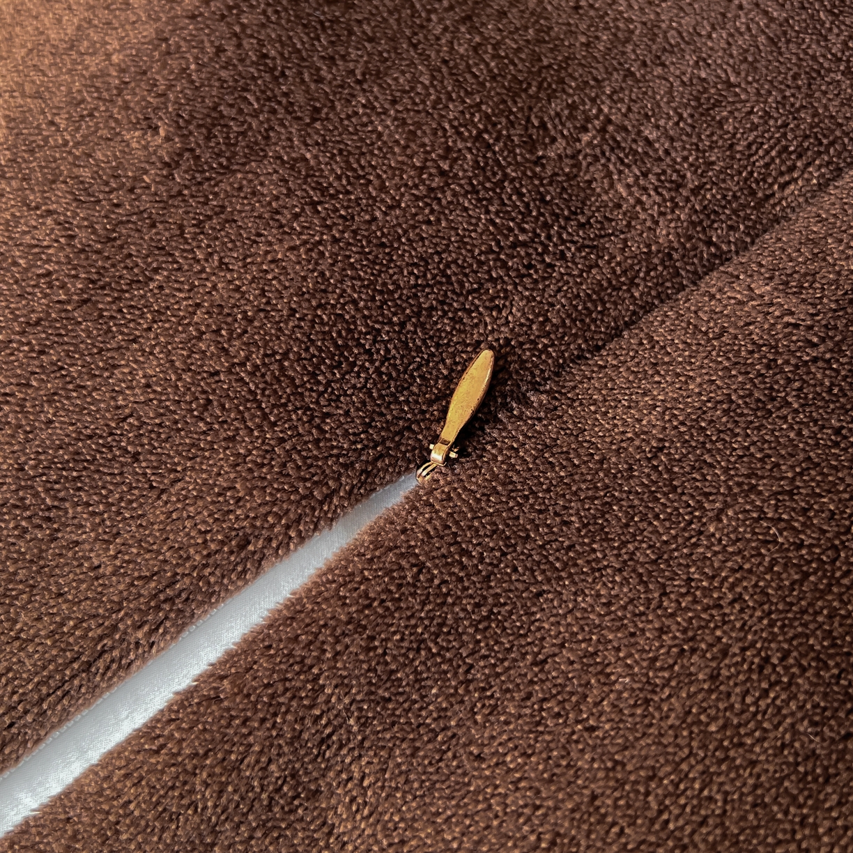 91家纺网 家纺一手货源 找家纺 吾秀家居 2025新款水洗原麻牛奶绒纽扣款四件套 花梦