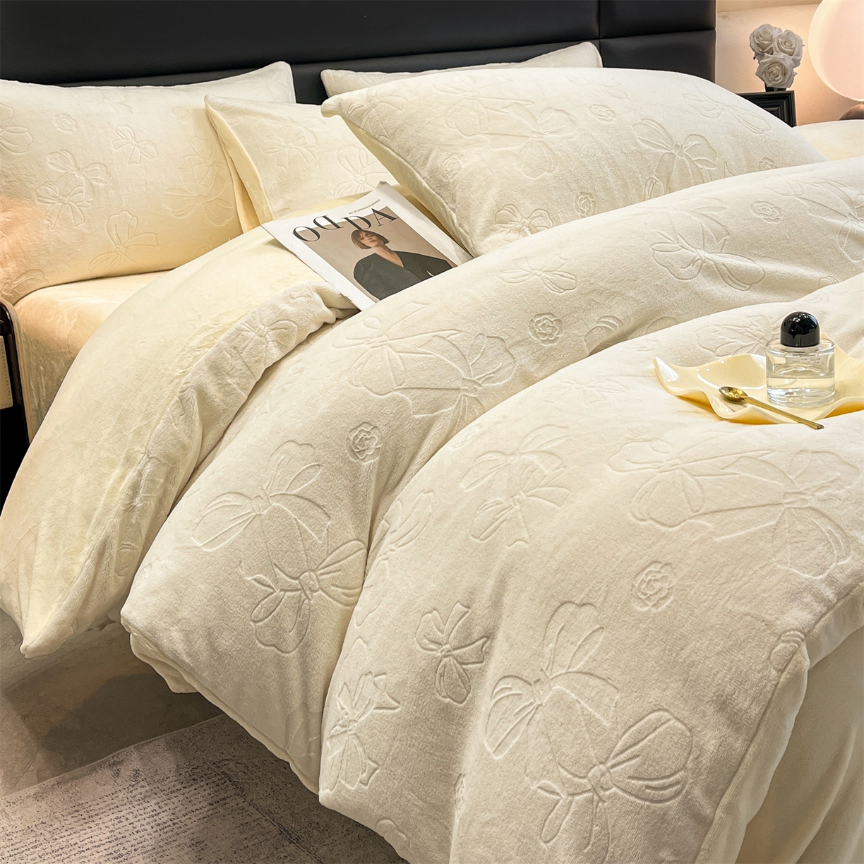 91家纺网 家纺一手货源 找家纺 星座家纺 2025新款牛奶绒雕花四件套 蝴蝶结-白