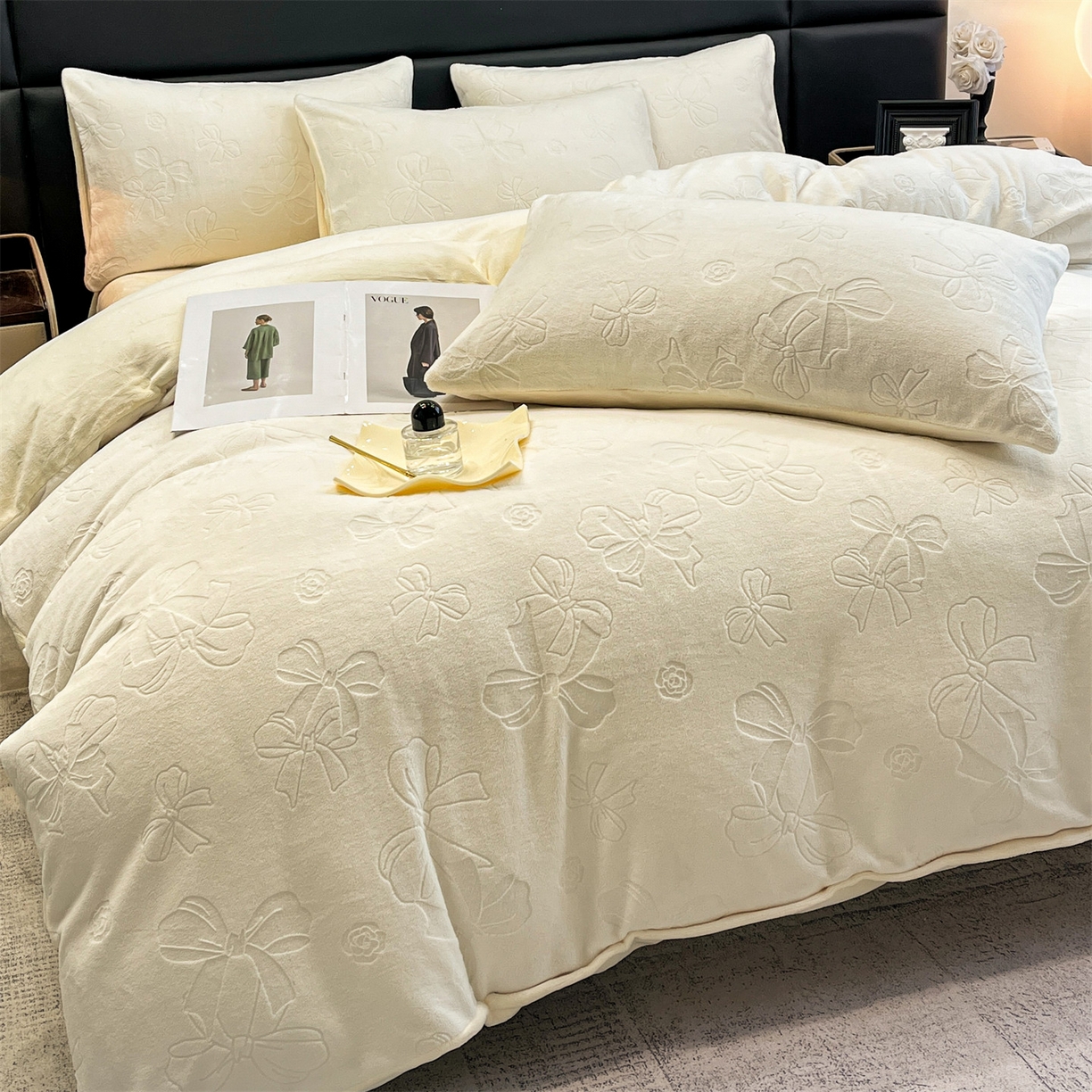 91家纺网 家纺一手货源 找家纺 星座家纺 2025新款牛奶绒雕花四件套 蝴蝶结-白