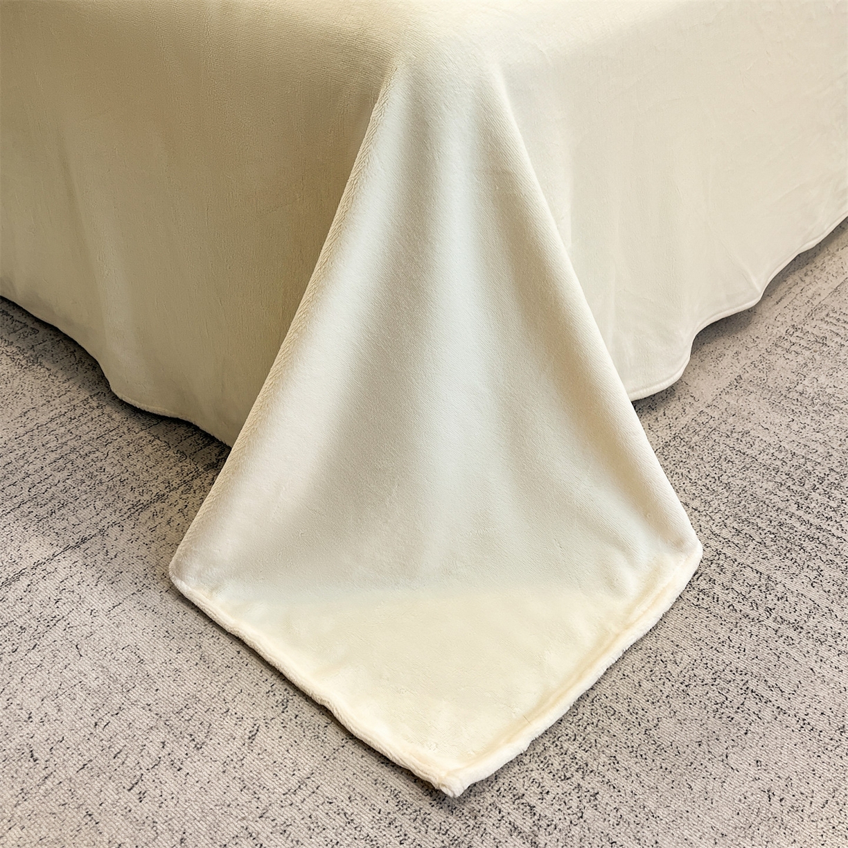 91家纺网 家纺一手货源 找家纺 星座家纺 2025新款牛奶绒雕花四件套 蝴蝶结-白