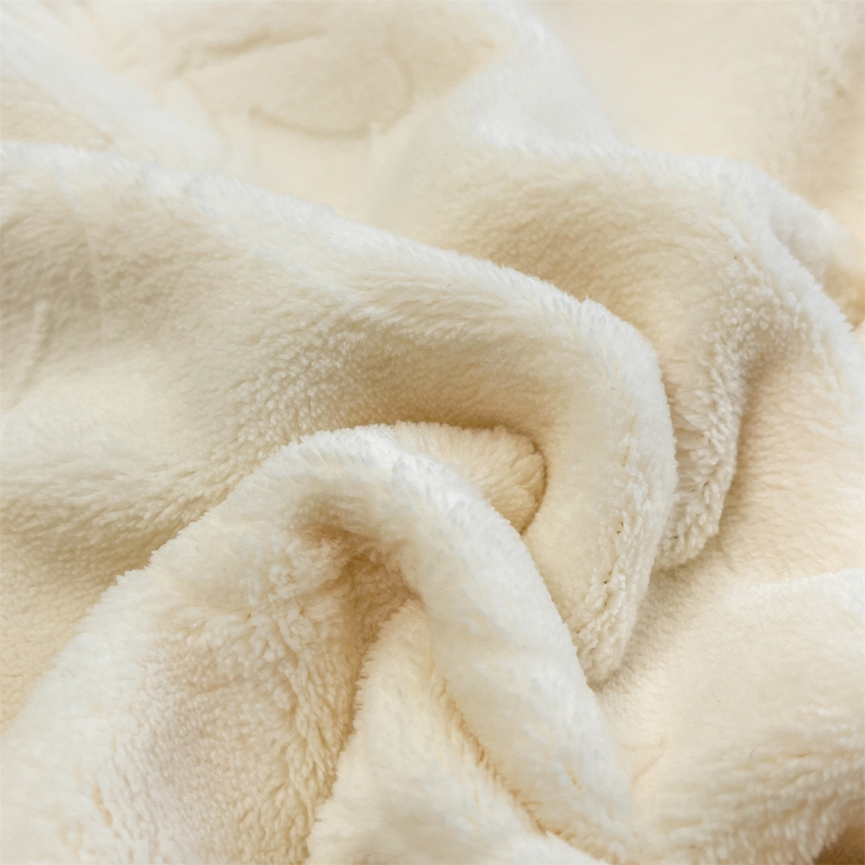 91家纺网 家纺一手货源 找家纺 星座家纺 2025新款牛奶绒雕花四件套 蝴蝶结-白