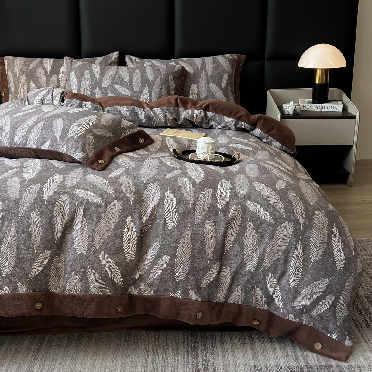 91家纺网 家纺一手货源 找家纺 吾秀家居 2025新款水洗原麻牛奶绒纽扣款四件套 羽叶