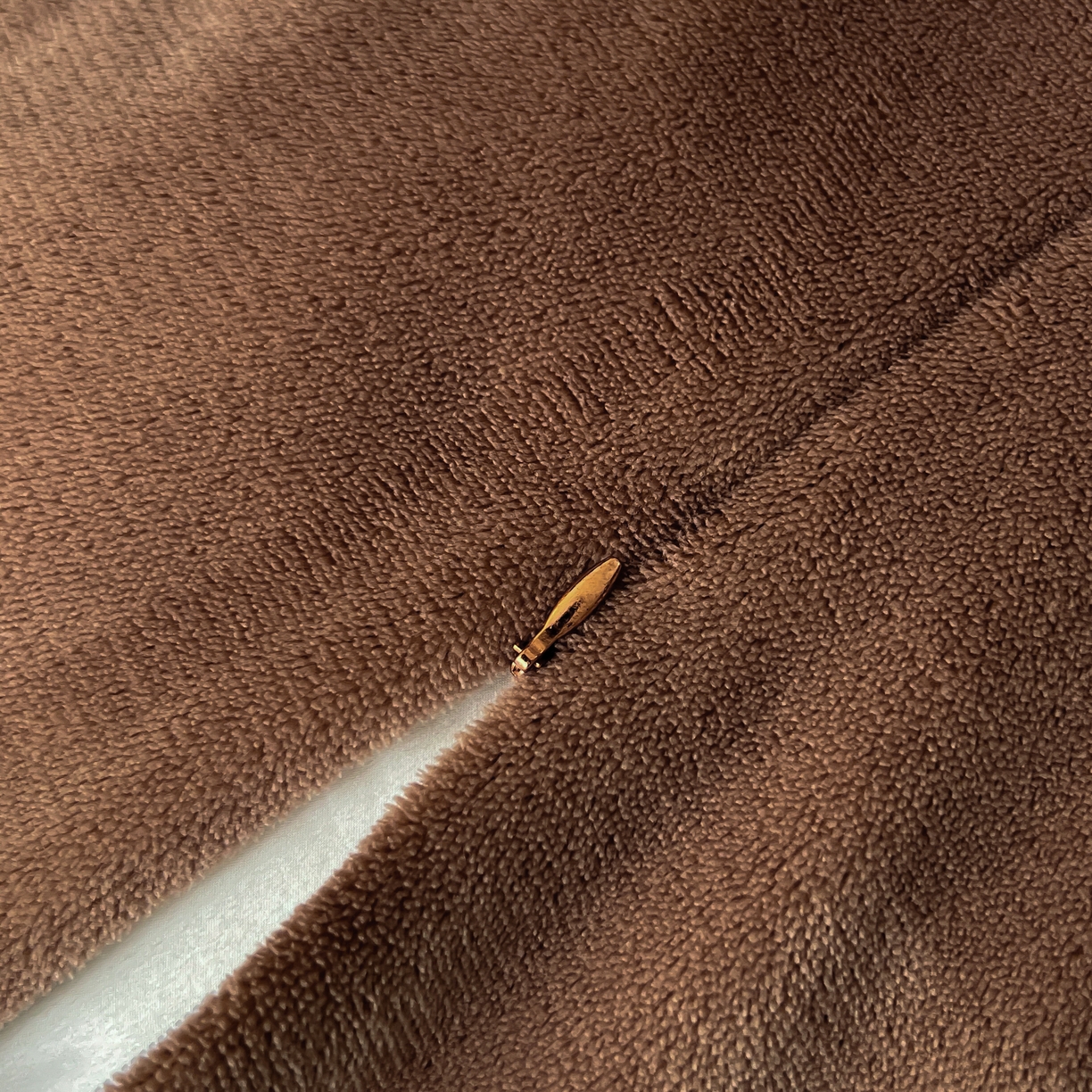 91家纺网 家纺一手货源 找家纺 吾秀家居 2025新款水洗原麻牛奶绒纽扣款四件套 绍华