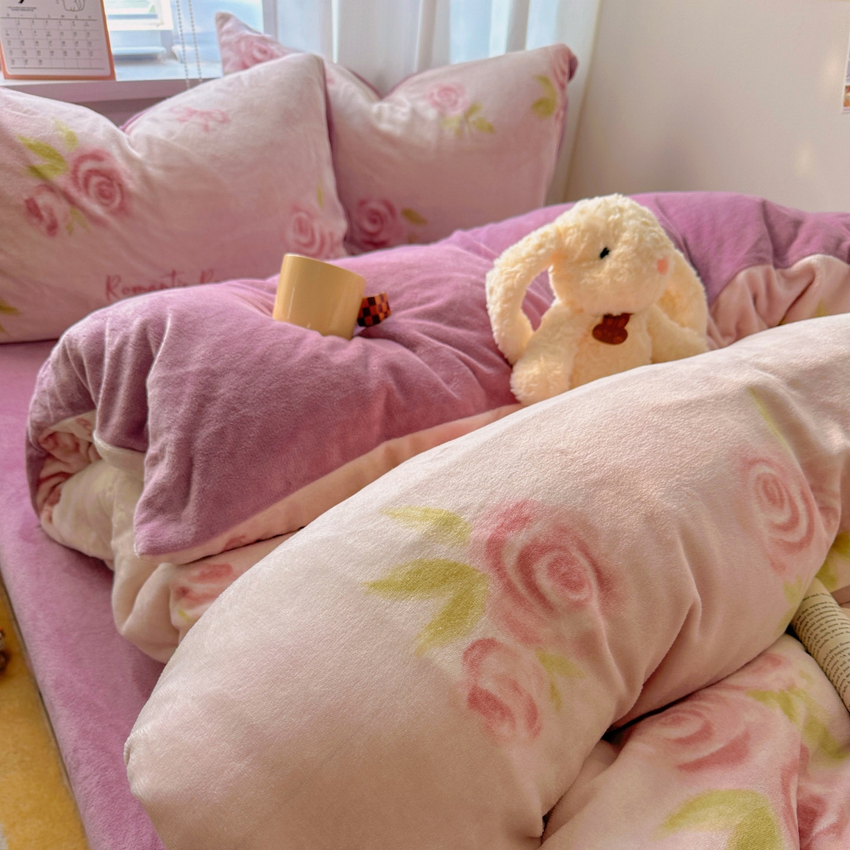 91家纺网 家纺一手货源 找家纺 小叮当家纺仓储工厂店 买家秀 爆款花型2025新款200克牛奶绒小清新卡通复古风四件套 千寻花语