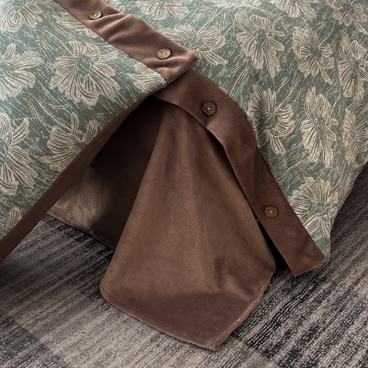 91家纺网 家纺一手货源 找家纺 吾秀家居 2025新款水洗原麻牛奶绒纽扣款四件套 绍华