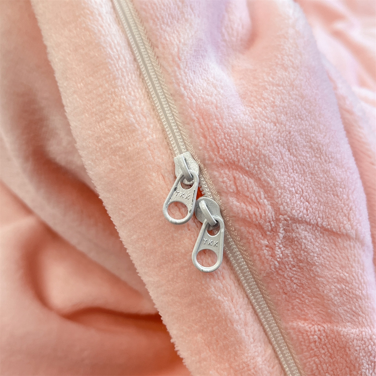 91家纺网 家纺一手货源 找家纺 星座家纺 2025新款牛奶绒雕花四件套 蝴蝶结-粉