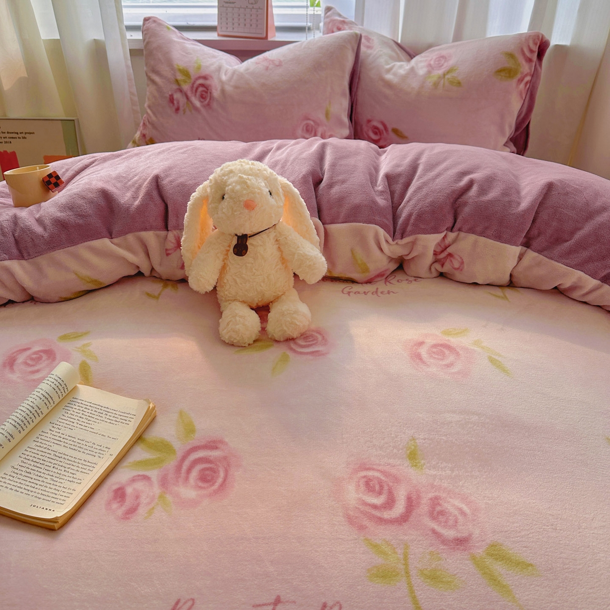 91家纺网 家纺一手货源 找家纺 小叮当家纺仓储工厂店 买家秀 爆款花型2025新款200克牛奶绒小清新卡通复古风四件套 千寻花语