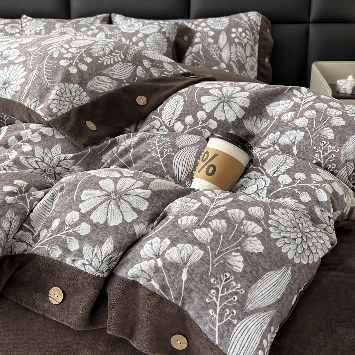 91家纺网 家纺一手货源 找家纺 吾秀家居 2025新款水洗原麻牛奶绒纽扣款四件套 芳菲