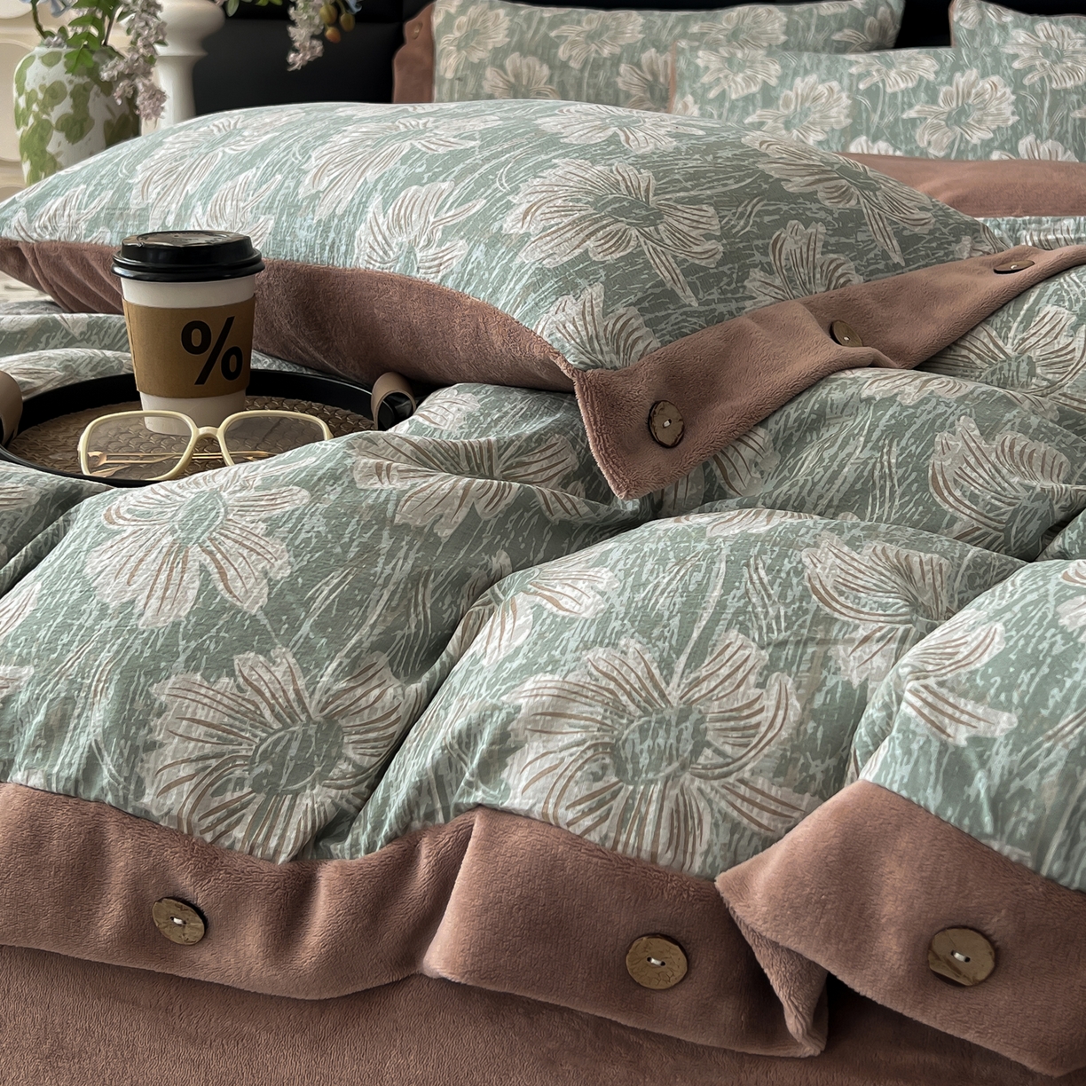 91家纺网 家纺一手货源 找家纺 吾秀家居 2025新款水洗原麻牛奶绒纽扣款四件套 绍华