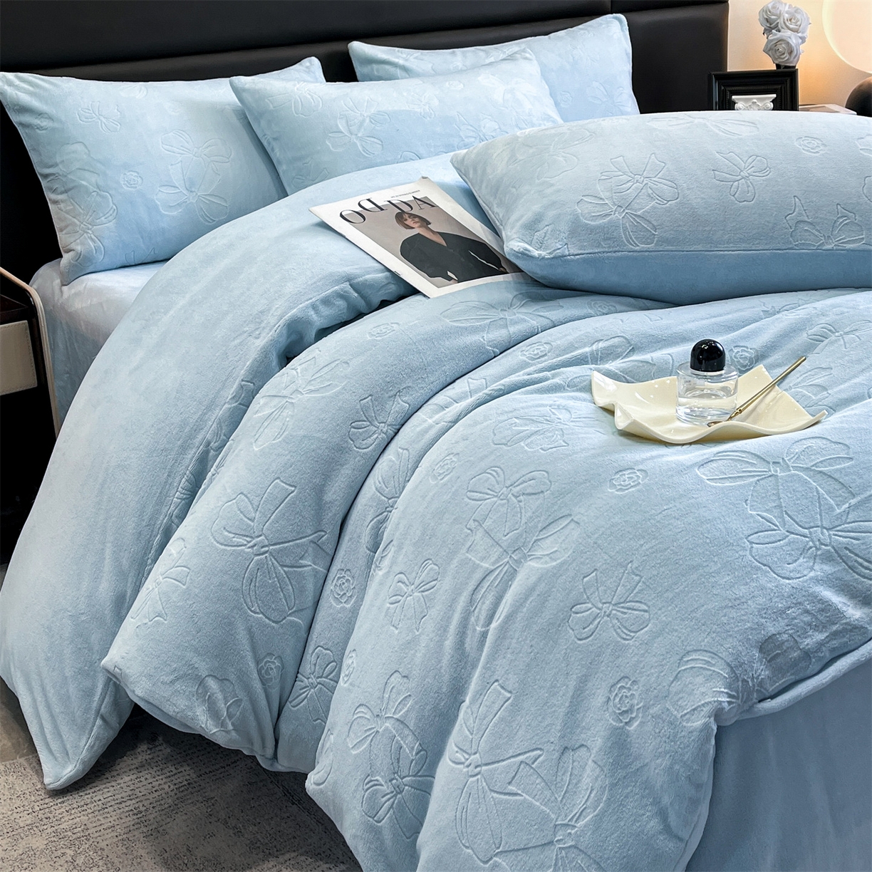 91家纺网 家纺一手货源 找家纺 星座家纺 2025新款牛奶绒雕花四件套 蝴蝶结-蓝