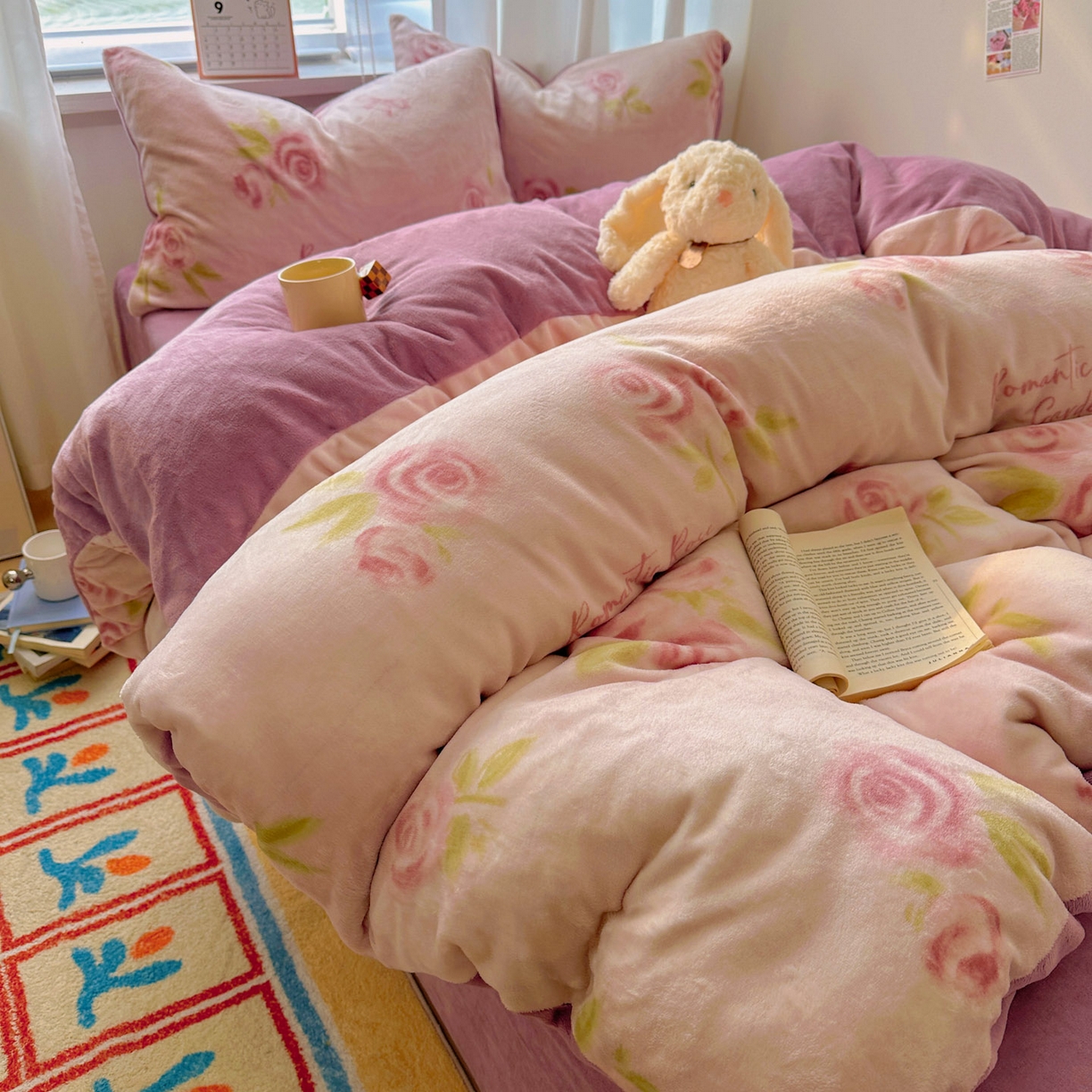 91家纺网 家纺一手货源 找家纺 小叮当家纺仓储工厂店 买家秀 爆款花型2025新款200克牛奶绒小清新卡通复古风四件套 千寻花语