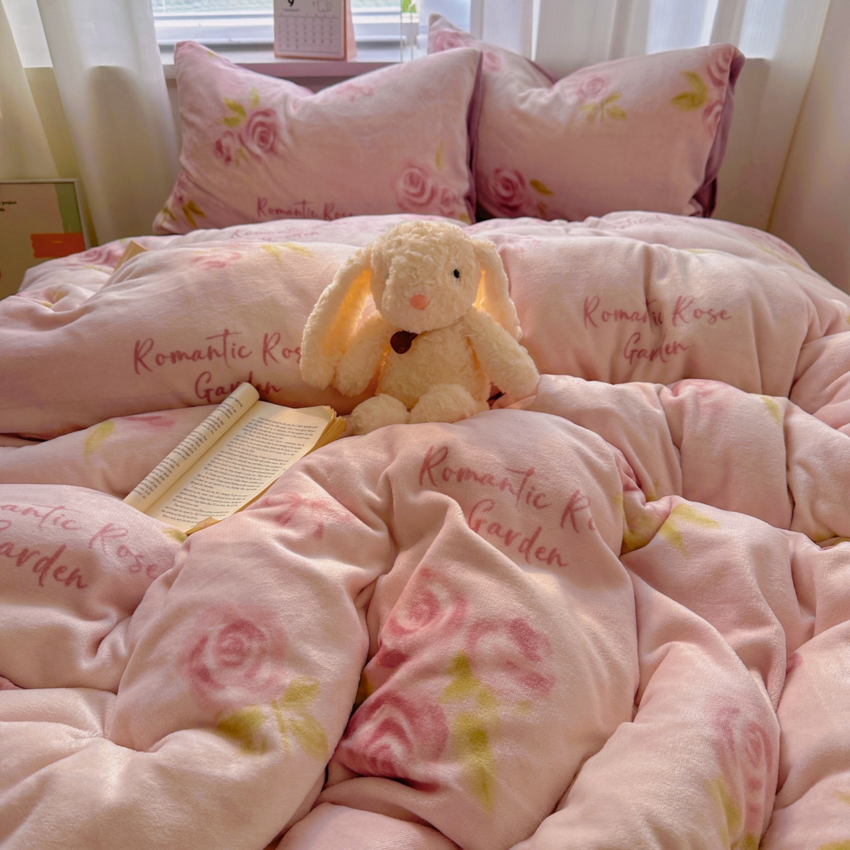 91家纺网 家纺一手货源 找家纺 小叮当家纺仓储工厂店 买家秀 爆款花型2025新款200克牛奶绒小清新卡通复古风四件套 千寻花语