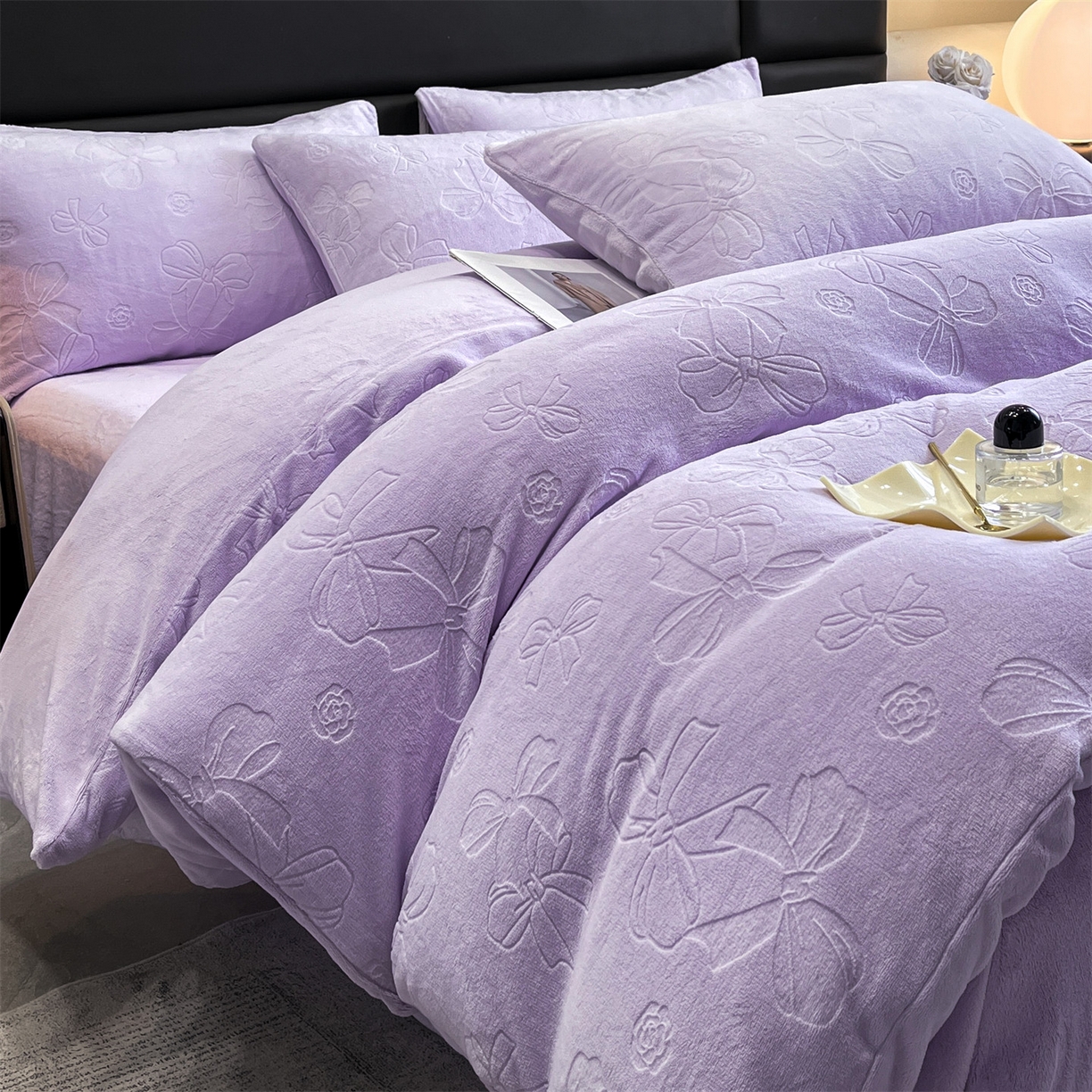 91家纺网 家纺一手货源 找家纺 星座家纺 2025新款牛奶绒雕花四件套 蝴蝶结-紫